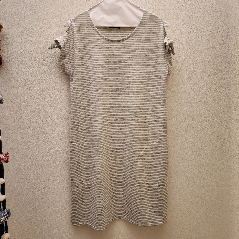 Gap striped dress with pockets